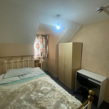 Room in a Shared Flat, Whipps Cross Road, E11 - Photo 4