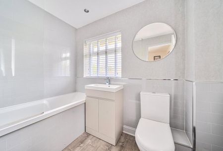 3 bedroom semi-detached house to rent - Photo 5