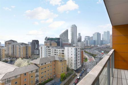 A bright and airy apartment which boasts impressive views looking towards the River Thames and Millennium Dome. - Photo 2