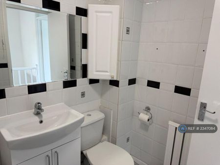 2 bedroom end of terrace house to rent - Photo 3