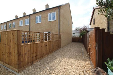 3 bedroom end of terrace house to rent - Photo 3