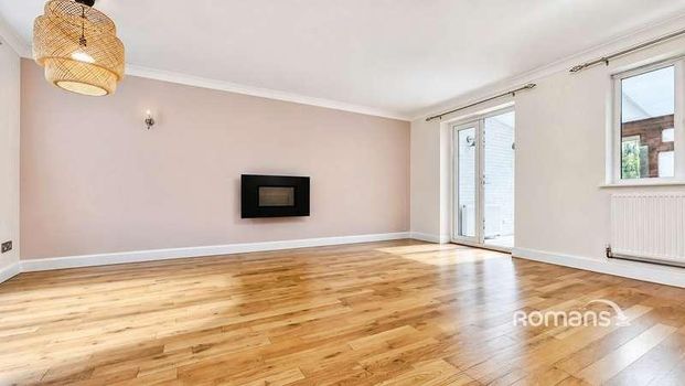 Pages Lane, Uxbridge, UB8 - Photo 1