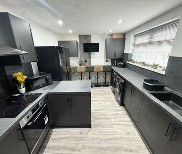 1 bedroom in a house share to rent - Photo 2