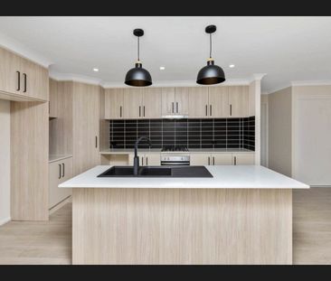 Ideal Family Home - Photo 3