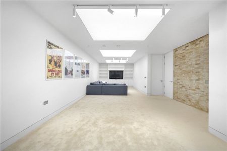 Boasting an highly enviable location this beautifully designed 3 bedroom mews house offers high specification fittings with luxurious décor. - Photo 4