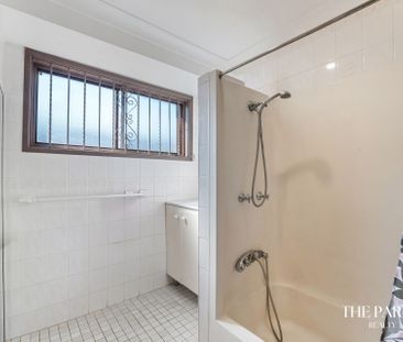 Single Level Residence in Prime Location! - Photo 3