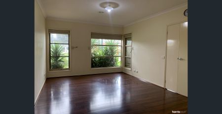 Four Bedroom Family Home In The Heart Of Craigieburn ! - Photo 4