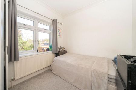 4 bedroom detached house to rent - Photo 3