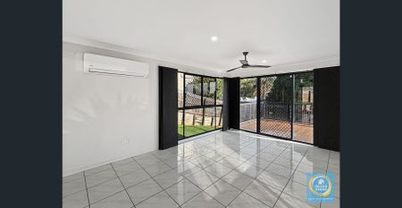 TWO STOREY HOME IN THE HEART OF GLADSTONE - Photo 4