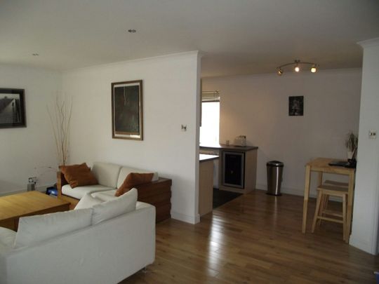 Flat to rent on - Photo 1