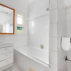 FAMILY HOME - Photo 2