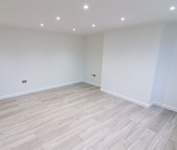 2 Bed Flat, Deptford High St., SE8 - Photo 2