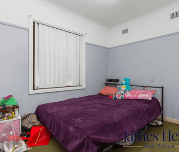 🏡 Four-Bedroom Brick Home in Peaceful Tarro 🌳 - Photo 3