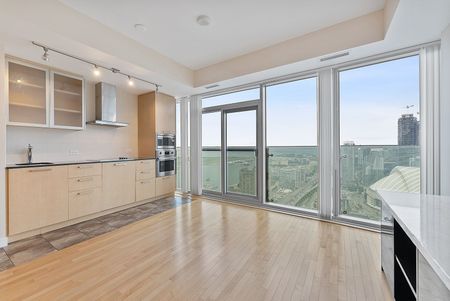 For Lease - 12 York Street Unit# 4205, Toronto, Ontario - Photo 3