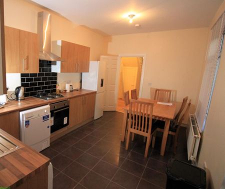 5 bedroom terraced house to rent - Photo 3