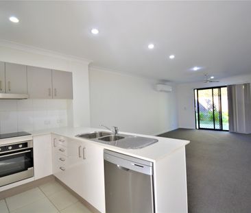 TERRIFIC TOWNHOUSE! - Photo 5