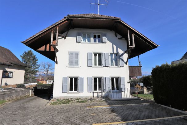 Beautiful 3-room apartment in Meyriez – on the 1st floor with a porch - Photo 1