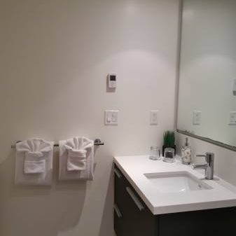 Fully Furnished Metrotown 2 Bedroom 2 Bathroom - Photo 3