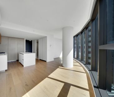 Light-Filled Two-Bedroom Apartment in Conservatory - Photo 2