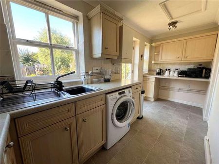 Tench Way, Romsey, Hampshire, SO51 - Photo 4