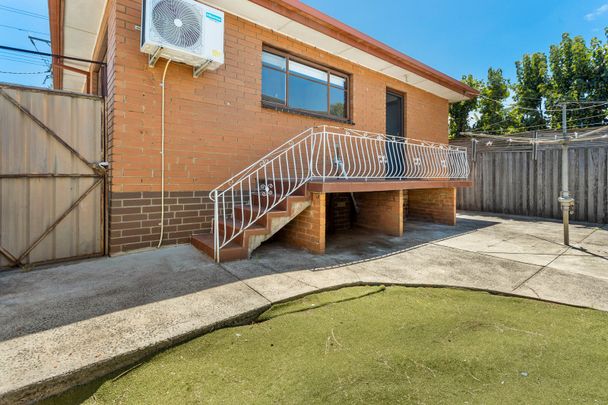 Contemporary 3-Bedroom Home with New Kitchen and Bathroom in Yarraville - Photo 1