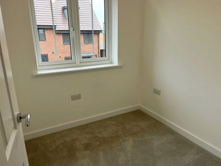 4 bedroom semi-detached house to rent - Photo 4