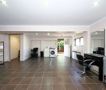 Spacious Family Home - Photo 4