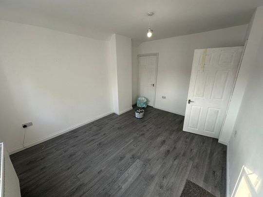 4 Bed End Terrace, Berrandale Road, B36 - Photo 1