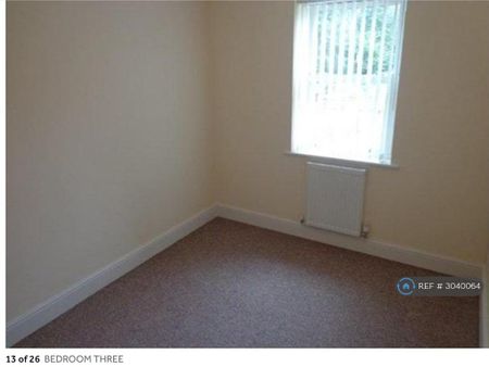 4 bedroom semi-detached house to rent - Photo 4
