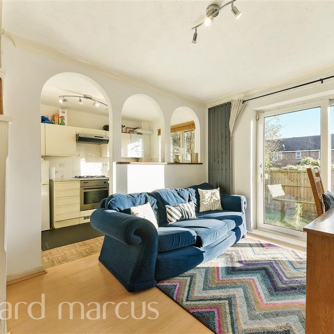 Appleby Gardens, Feltham - Photo 1