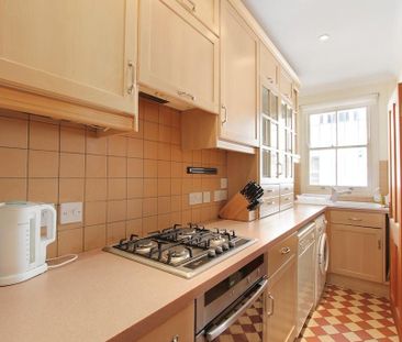 2 bedroom mews to rent - Photo 6