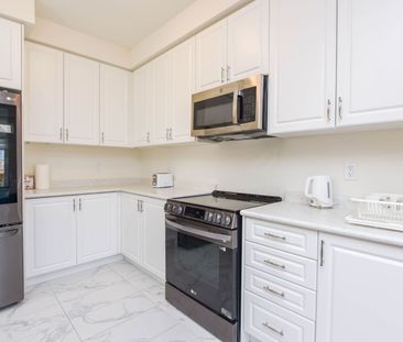 For Lease - 38 Silver Meadow Gdns Gardens, Hamilton, Ontario - Photo 4