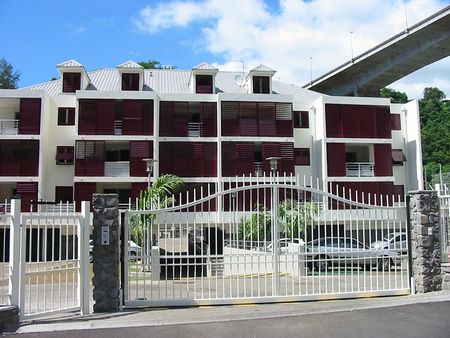 Location Appartement 2 pièces 40m² ST DENIS 97400 - Photo 2