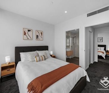 Fully Furnished 2 bedroom in prime location with city & river views - Photo 4