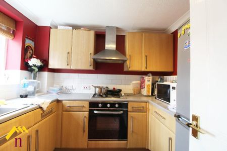 2 bedroom semi-detached house to rent - Photo 3