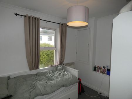 1 bed Apartment - To Let - Photo 2