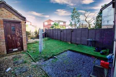 3 bedroom semi-detached house to rent - Photo 4