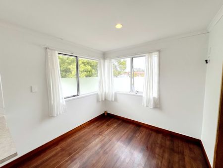 Comfortable 3-Bedroom Home in Quiet Henderson Street - Photo 4