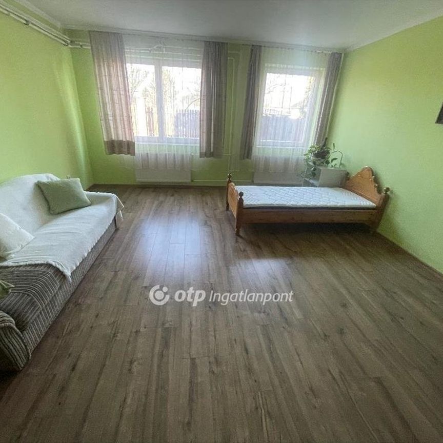 Kiadó átlagos állapotú lakás - Nyíregyháza - Photo 1