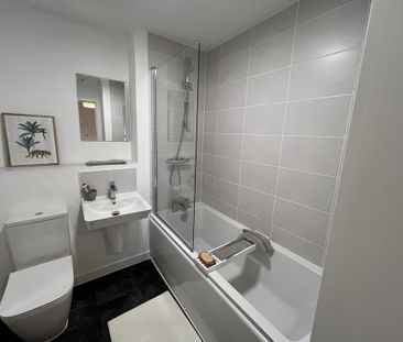 3 bedroom semi-detached house to rent - Photo 3