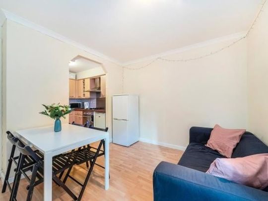 Room in a Shared Flat, Cape Yard, E1W - Photo 1