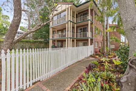 Beautifully updated apartment with 2 spacious bedrooms - Photo 4