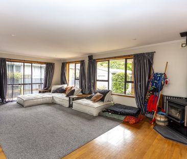 Spacious pet friendly family home in Hoon Hay! - Photo 2