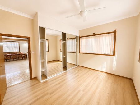Spacious Family Home with Utilities & Lawn Maintenance Included - Photo 3