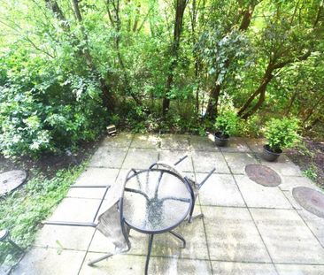 2 bedroom Flat in Flat 8, Leeds - Photo 3