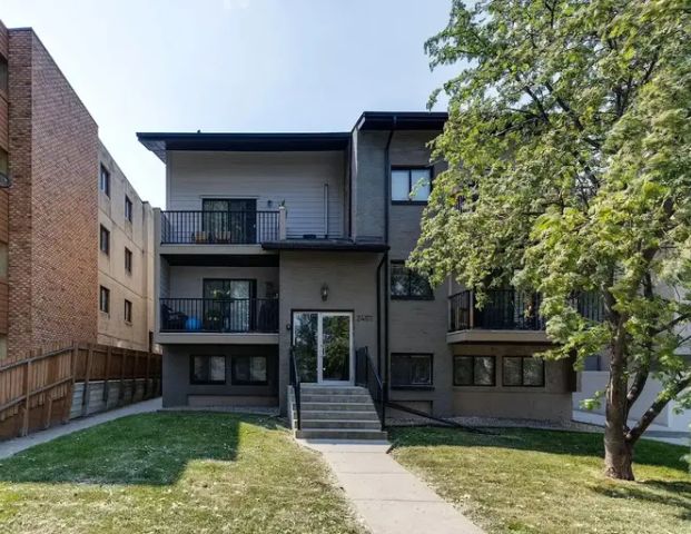 Bankview Terrace Cozy & Bright 1 Bedroom Condo, Owner Occupied building | 4 - 2407 17 St SW, Calgary - Photo 1