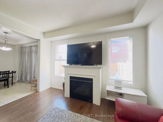 Condo Townhouse For Lease | E9233655 - Photo 1