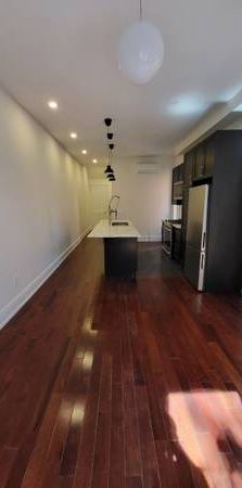 2 bed 1 bath - Renovated Victorian Triplex - Photo 1