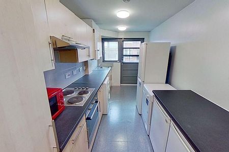 5 bedroom townhouse to rent - Photo 2