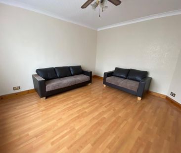 2 bedroom end of terrace house to rent - Photo 2